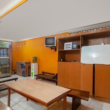 Oyo Life 3034 Taman Melati Hotel Depok Luaran gambar