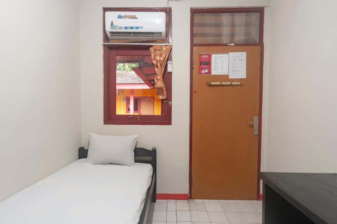 Oyo Life 3034 Taman Melati Hotel Depok Luaran gambar